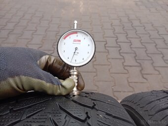 215/60/17 zimní pneu nokian - 7