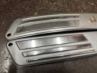 Predám bočné lišty nádrže s nápisem JAWA 350/634 - 7