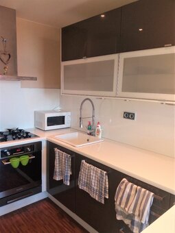 Pronájem bytu 2+kk, 48 m2 s lodžií, ulice Novodvorská - 7