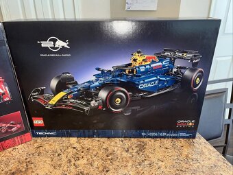 LEGO TECHNIC (42206) a Ferrari (42207) - 7