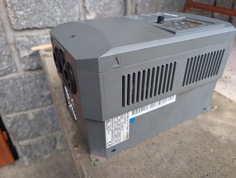Frekvenční měnič 5,5 kw - výborný stav - 7