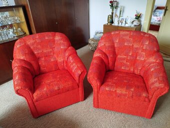 Skoro nová červená sedací souprava - 7