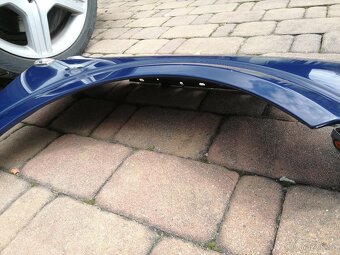Opel Astra H pravý přední blatník - 7