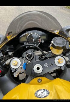 Yamaha R1 - 7