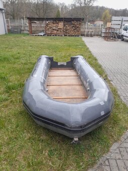 Motorový člun Avon - 7