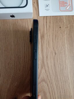 iPhone 15 128GB černý 99% BATERIE + příslušenství - 7