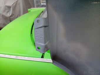 BMW E32 - přední blatníky - 7