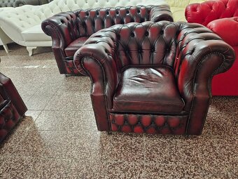 CHESTERFIELD ŠTÝL,BORDOVO-ČIERNA SEDAČKA KOŽENÁ NA KOLEČKÁCH - 7
