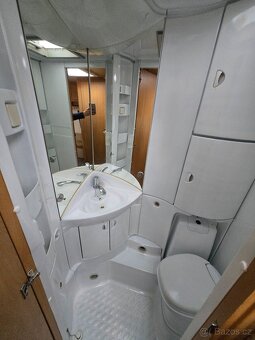 Unikátní prostorný karavan Kanus 750 s vysouvacím bokem - 7