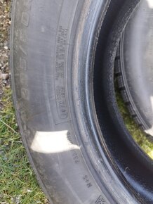 Prodám pneu 235/60 r18 - 7