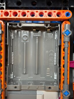 LEGO Technic 42140 - 7