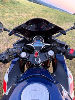 HONDA CBR250R - 7