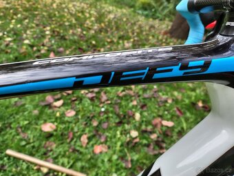 Silniční kolo GIANT DEFY celokarbon - 7
