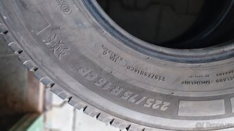 Prodám 2 pneu Michelin 225/75/16 CP - 7