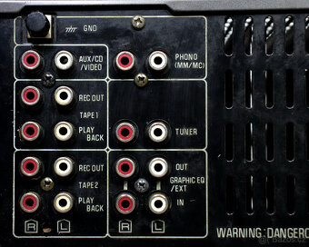 Zesilovač Technics. - 7