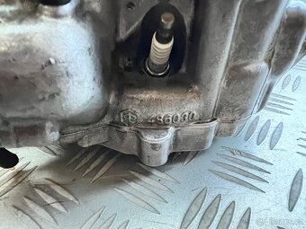 Hlava motoru Piaggio 180 - 7