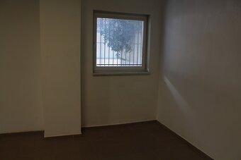 PRONÁJEM OBCHODNÍCH PROSTOR V CENTRU PROSTĚJOVĚ - 7