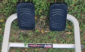 Bílý fitness stroj na cvičení, trenažér Air Walker - 7
