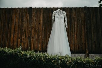 Krajkové svatební šaty - 7