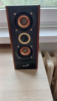 Stolní počítač s monitorem a reproduktory - 7