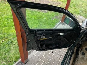 Dveře BMW E46 Sedan Farngruen / Náhradní díly - 7