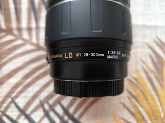 Canon EOS D2000 - 7