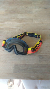 Prodám motocrosovou helmu Fox, vel. XS - 7