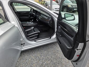 BMW Řada 7 740D X-Drive - 7