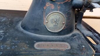 Historický šicí stroj Veritas - 7