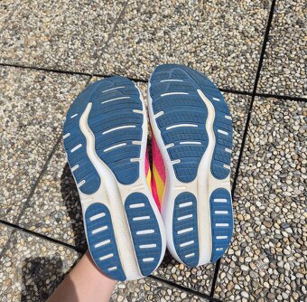 Dámské běžecké boty Brooks Ghost Max 2 W Pink - 7