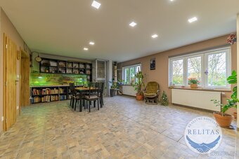 Prodej dvougeneračního rodinného domu 170 m², pozemky 864 m² - 7