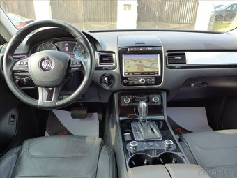 Volkswagen Touareg 3,0 TDi KŮŽE,NAVI,VÝHŘEV,1.MAJ - 7