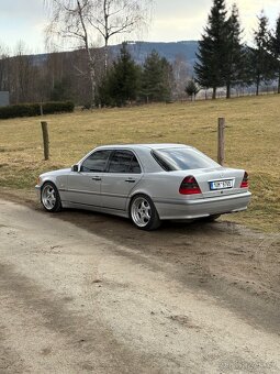 Mercedes-Benz W202 C240 V6 - 7