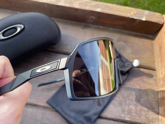 Oakley Sutro S Cerna nebo Bíla verze - 7