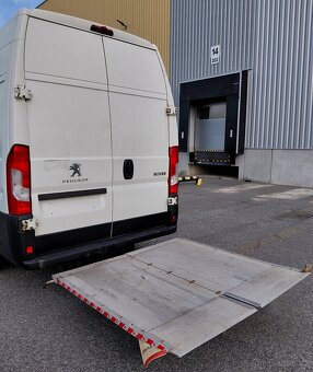 K pronájmu dodávka Boxer L4H3 s nákladovou Rampou - 7