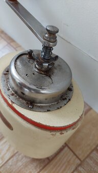 Mlýnek na kávu - 7