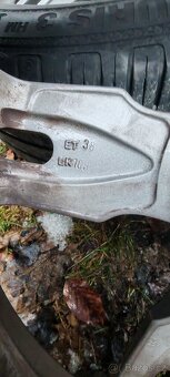 Prodám alu kola s pneu - 7