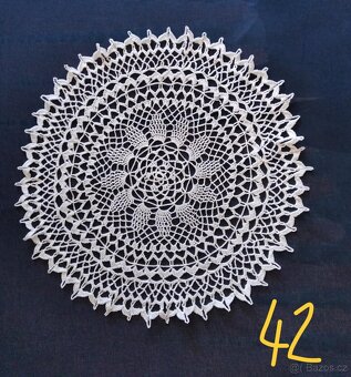 Ručně háčkované dečky 40 cm - 7