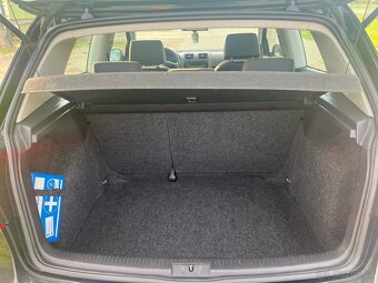 Volkswagen Golf 1.6 75kW Climatronic ALU ŠÍBR - 7