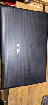 Veliký notebook Asus - 7