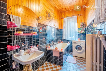 Rodinný dům 7+1, bazén, sklep, pergola, Bernartice - Trutnov - 7