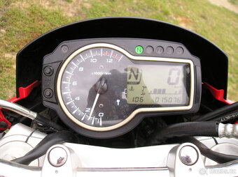 Suzuki GSR750 - 7