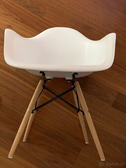 Bílá židle - 7