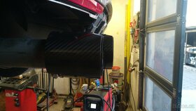 Koncovky výfuků single pro BMW s emblémem - CARBON - 7