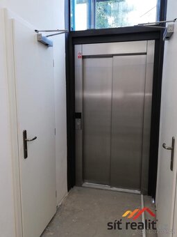 Pronájem světlého bytu po kompletní rekonstrukci, 2+KK/B, 47 - 7