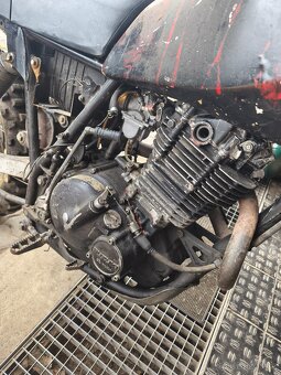 Suzuki DR 500 - 7