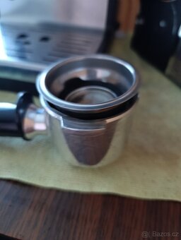 Kávovar DeLonghi 15bar, páka, nádoba na kávu - 7