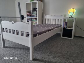 Dřevěná postel z masivního dřeva - 7