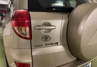 Toyota RaV, 2.0 VTT-i - 7