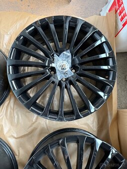 Alu kola sirius r18 superb 2 černé. 3T0 601 025 Q - 7